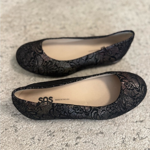 SAS NWOT 7.5 Wide “Scenic Slip) Women's Elegant Black metallic Lace pattern Flat - Picture 12 of 15